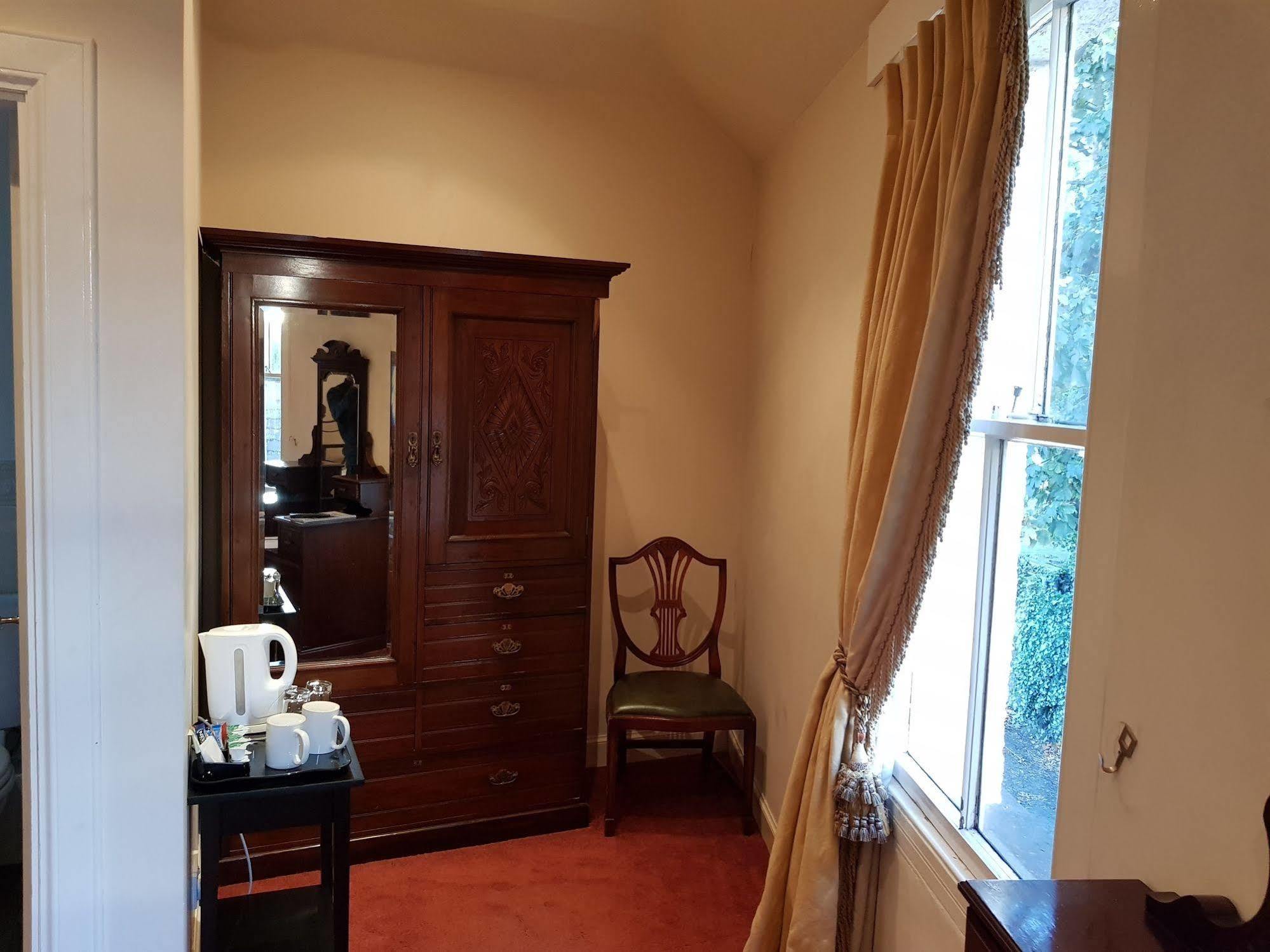 Cedar Inn エディンバラ エクステリア 写真
