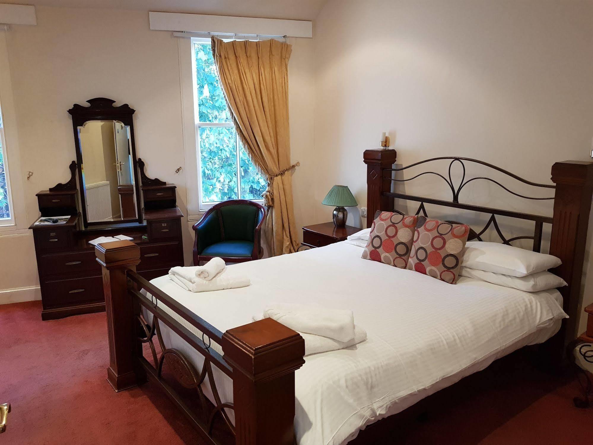 Cedar Inn エディンバラ エクステリア 写真