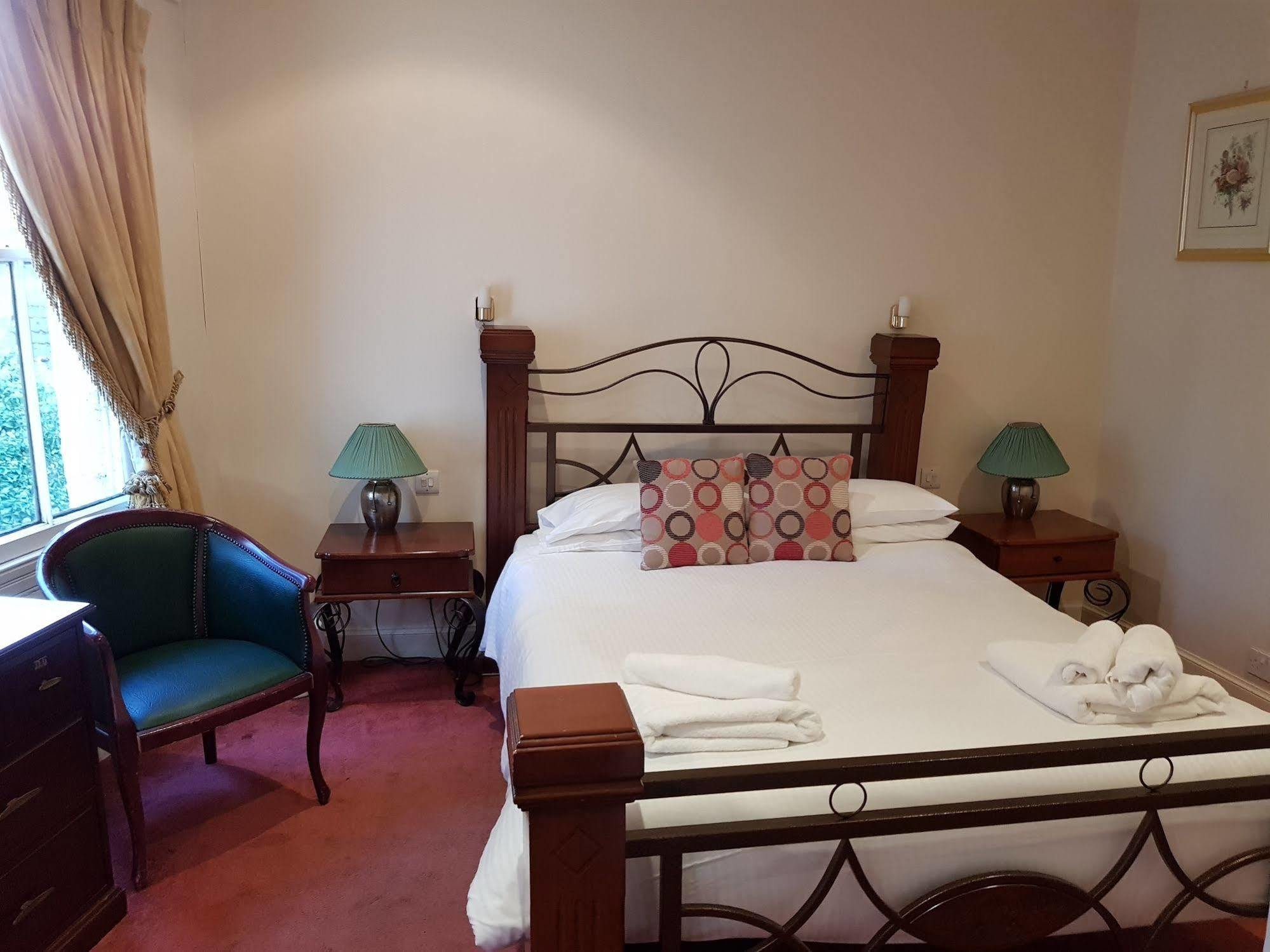 Cedar Inn エディンバラ エクステリア 写真