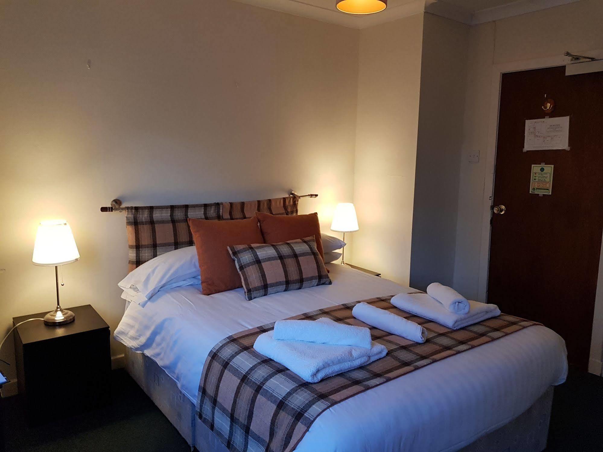 Cedar Inn エディンバラ エクステリア 写真